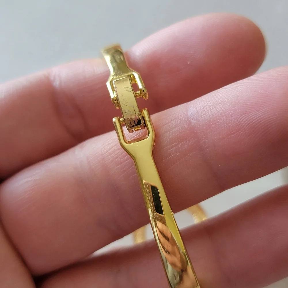Rhinestone Bracelet in Gold Tone